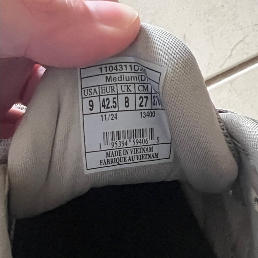 Brooks Ghost Max Men's Running Shoes in Gray and White - Picture 8 of 8